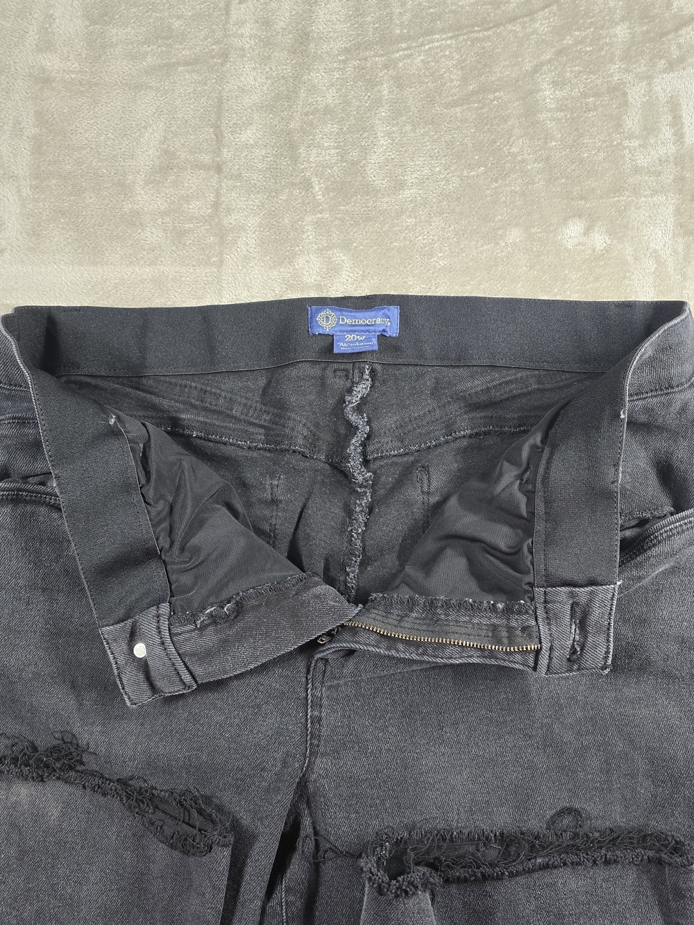 Democracy Gray Ankle Crop Jeans - Picture 4 of 8
